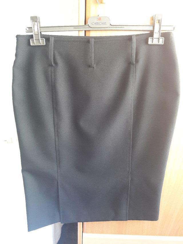 Falda Tubo Zara negra abiertos atrás