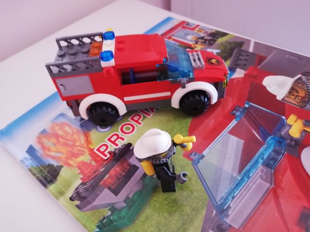 LEGO CITY CONSTRUYE TU PROPIA AVENTURA