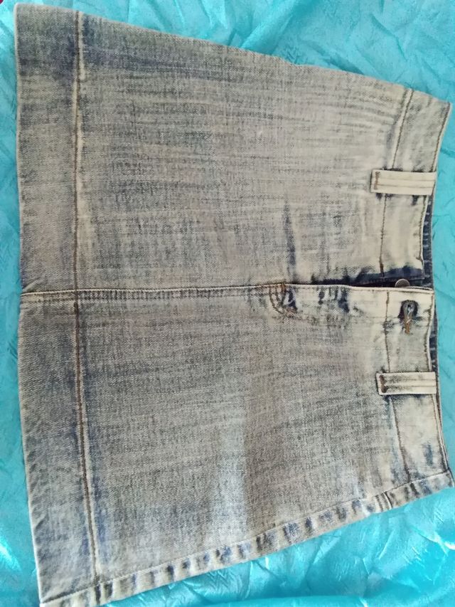 Falda vaquera zara. talla 14