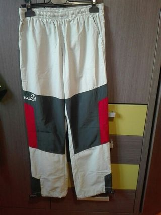 Pantalon Ternua talla 12 verano de segunda mano por 7 EUR en Mondragón en  WALLAPOP
