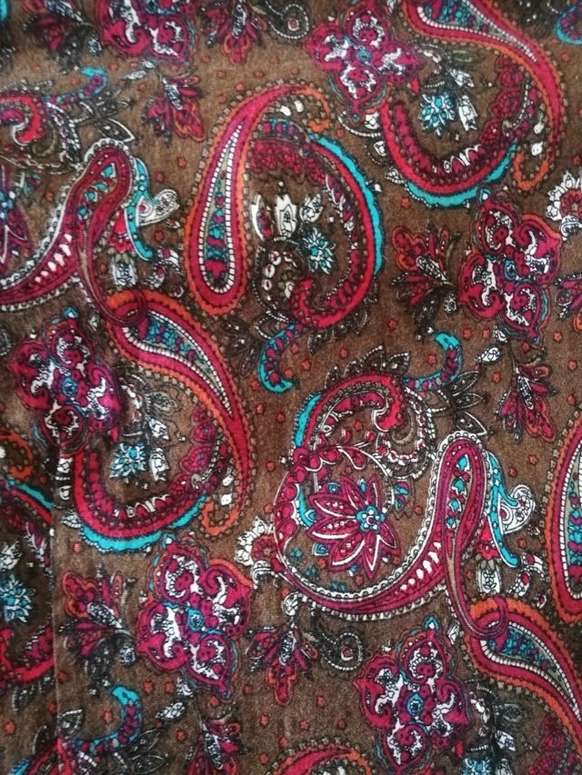 Camisa de manga larga estampado. Talla L