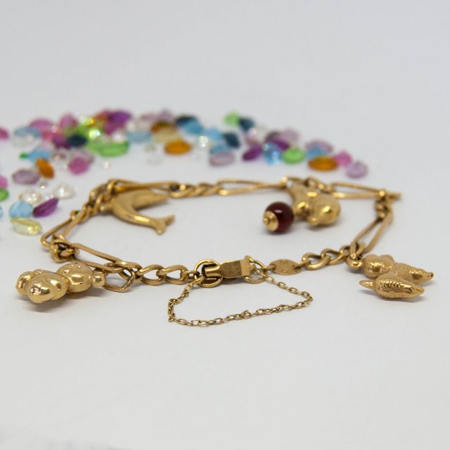 Pulsera tipo cartier figuras de animales, oro 18Q.