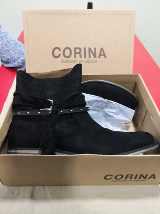 Botines \\/ Botas de Mujer. CORINA. de segunda mano por 20 EUR en Barcelona  en WALLAPOP