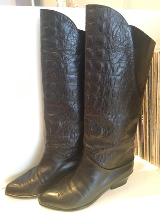 Botas piel cocodrilo Pollini talla 36 de segunda mano por 25 EUR en Lleida  en WALLAPOP