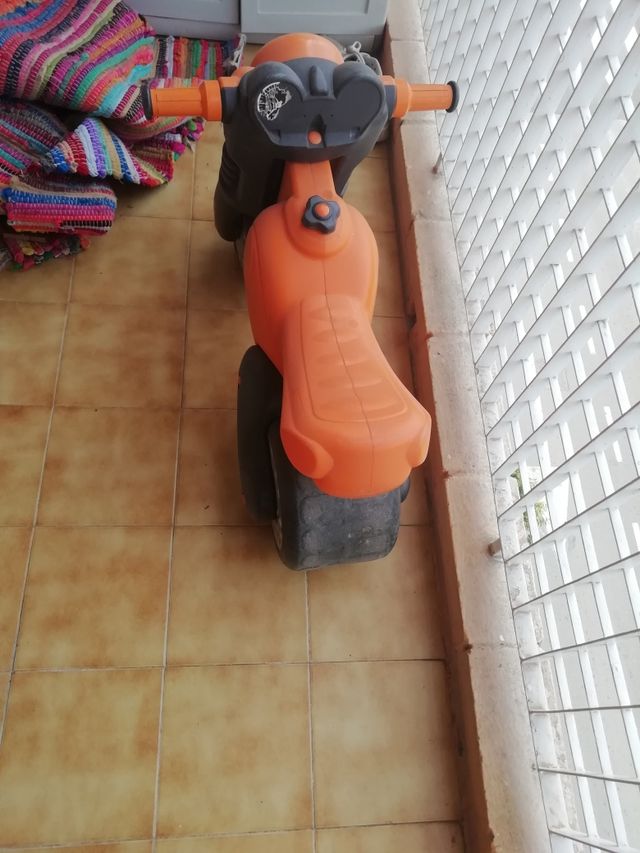 moto de plástico