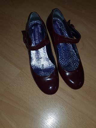 Zapatos Charol granates Mustang de segunda mano por 4,9 EUR en Madrid en  WALLAPOP