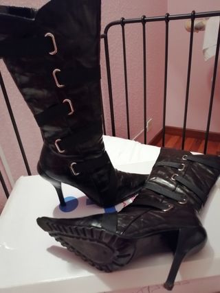 Botas moteras tacon de segunda mano por 30 EUR en Collado Villalba en  WALLAPOP