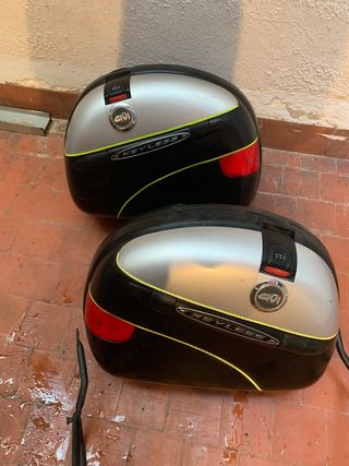 Maletas givi keyless para vstrom 650 y 1000 de segunda mano por 200 EUR en  Valencia en WALLAPOP