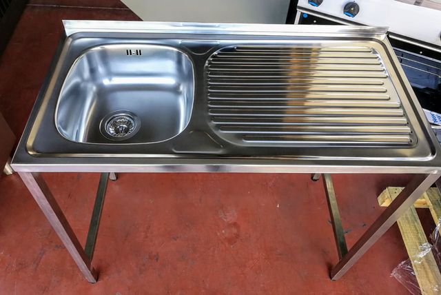 LIQUIDACIÓN FREGADERO DE 1M CON PATAS de segunda mano por 145 € en San