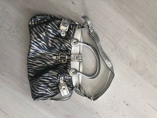 Bolso 12 € Wallapop De Guess Mano Por Oviedo Segunda En QdrCBoWxe