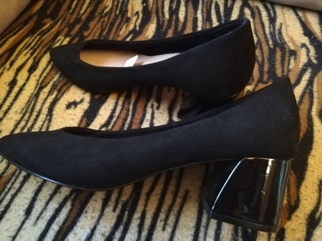 zapatos de tacon sin estrenar.