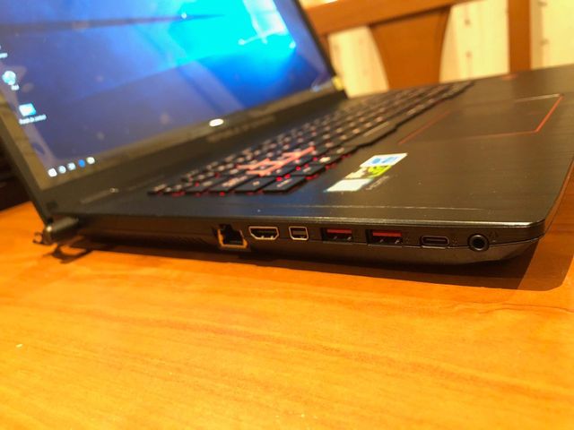 Portátil Asus Rog "REPUBLIC OF GAMERS"