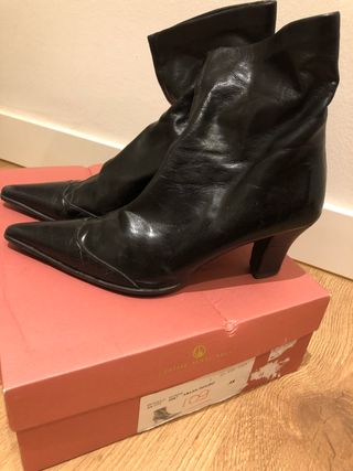 Botines de piel Úrsula Mascaró de segunda mano por 18 EUR en Madrid en  WALLAPOP