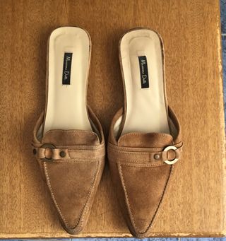 Zapatos bajos sin talón de ante de segunda mano por 25 EUR en Málaga en  WALLAPOP