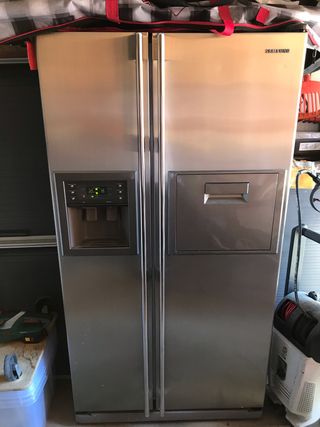 Nevera con dispensador de hielo de segunda mano en WALLAPOP