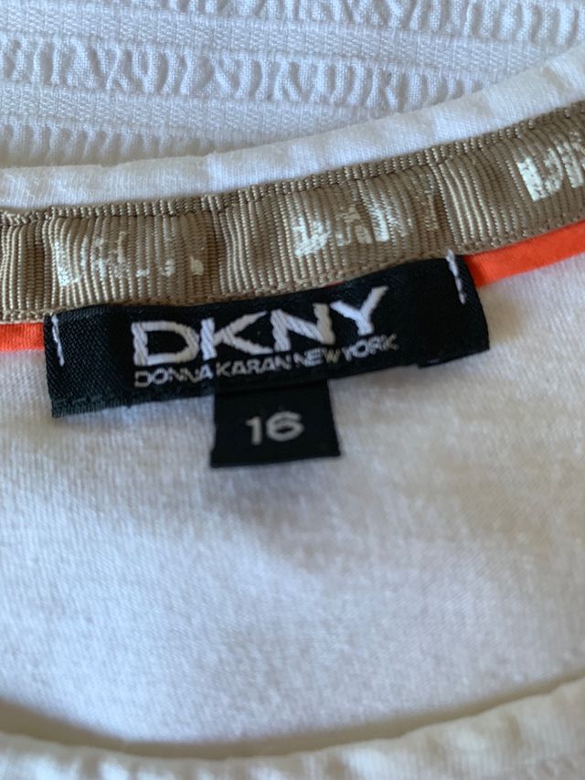 Camiseta de niña de DKNY