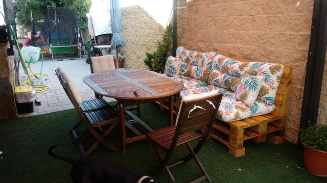 conjunto de masa y sillón