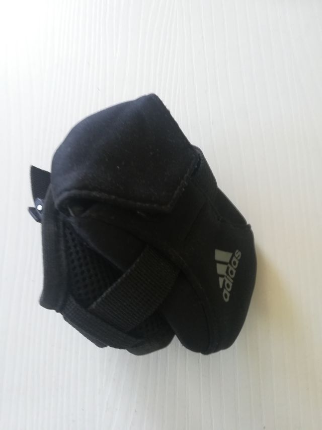 Brazalete deportivo para teléfono marca Adidas