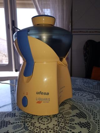 Licuadora Ufesa Licuaris Multifruit de segunda mano por 15 Exprimidor de segunda mano en Valladolid en WALLAPOP