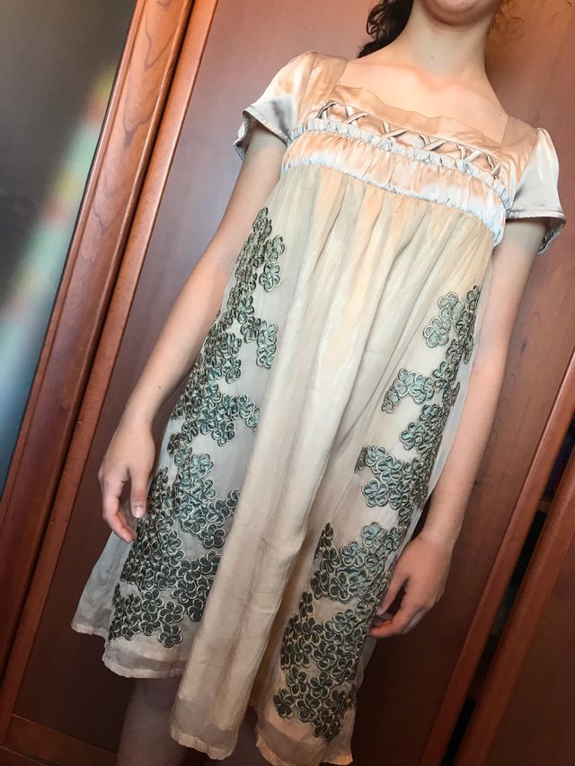 Vestido en seda y gasa bordada talla S