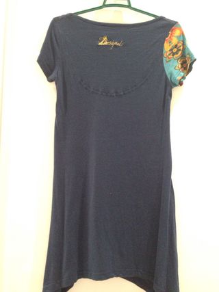 Vestidocamiseta larga Desigual de segunda mano por 30 € en Vestidocamiseta larga Desigual de segunda mano por 30 € en