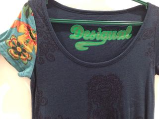 Vestidocamiseta larga Desigual de segunda mano por 30 € en Vestidocamiseta larga Desigual de segunda mano por 30 € en