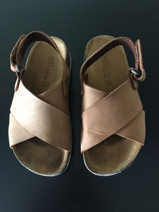 Sandalias Badajoz La Niña En Provincia Mano De Zara Rdsqth Segunda hdxsCQrt
