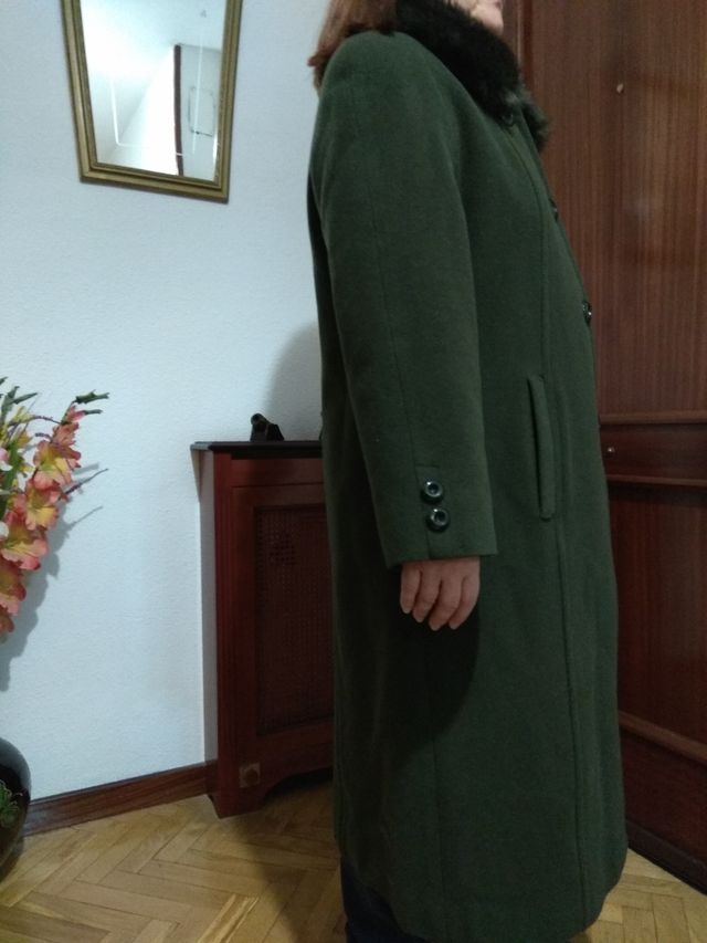 Abrigo de mujer verde muy elegante