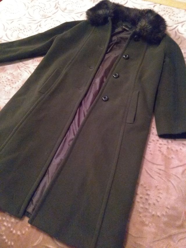 Abrigo de mujer verde muy elegante