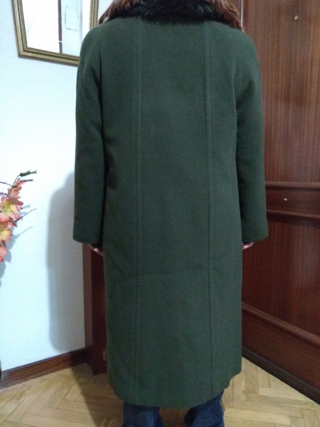 Abrigo de mujer verde muy elegante