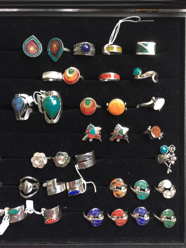 Plata peruana incrustada con piedras