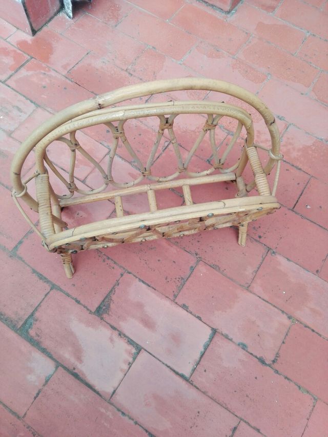 revistero de minbre ideal para cualquier rincon