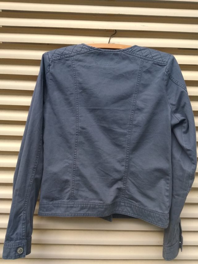 chaqueta de tela vaquera gris Kiabi. M