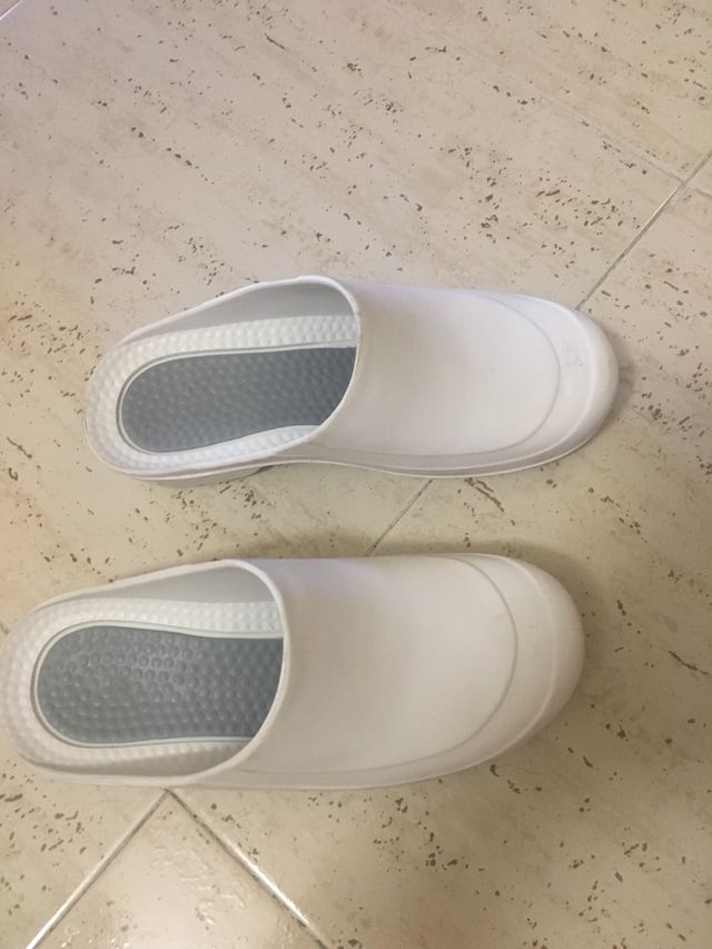 Zuecos blancos