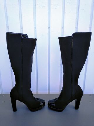 Botas neopreno Calvin Klein de segunda mano por 60 EUR en Málaga en WALLAPOP