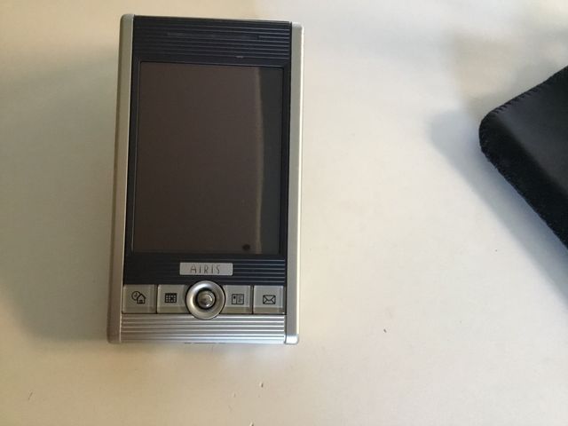 PDA airis con cargador normal y cargador de coche