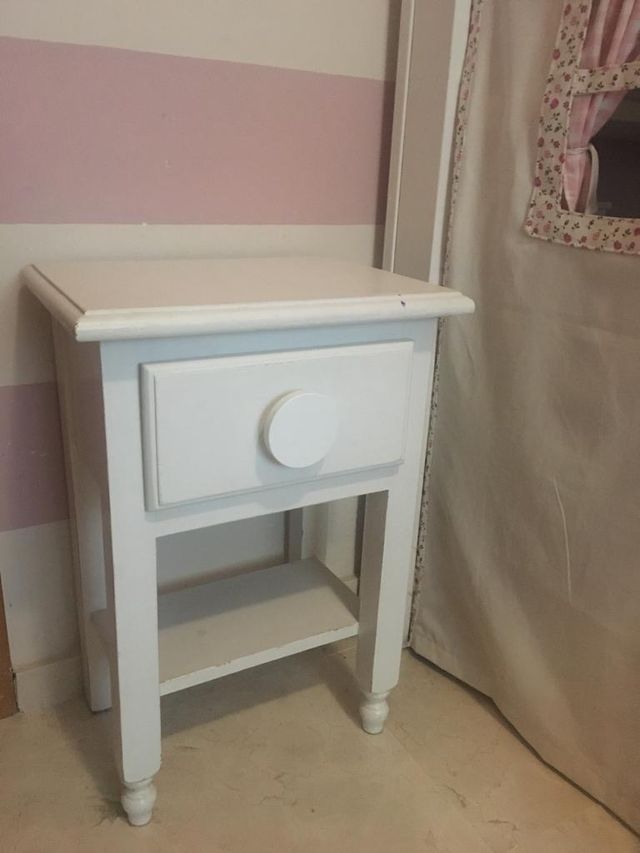 Mesita de noche infantil