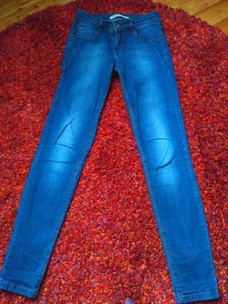 Jeans Slim Stradivarius talla 32 elásticos. de segunda mano por 11 EUR en  Bekea en WALLAPOP
