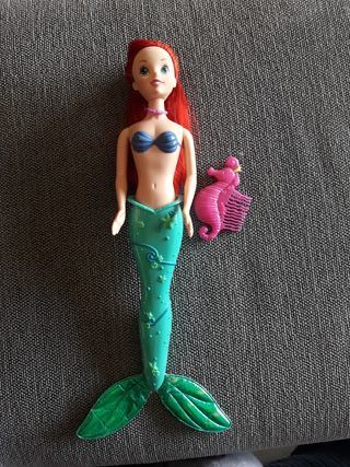 En Segunda Wallapop 8kxno0pw Mano Barbie Sirena De Muñeca 0OPnk8wX