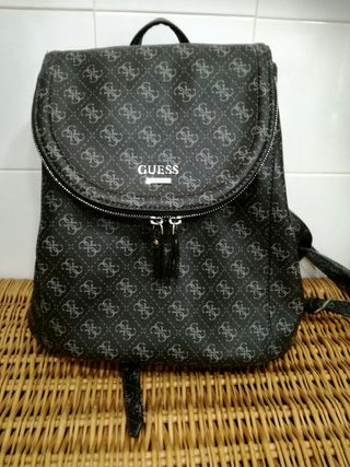Mochila Bolso GUESS (Original) de segunda mano por 60 € en Mochila Bolso GUESS (Original) de segunda mano por 60 € en