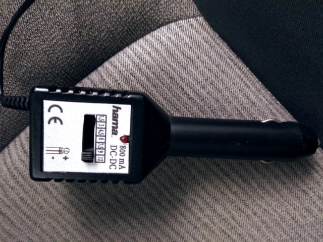 Cargador universal coche + 15 clavijas + fusible