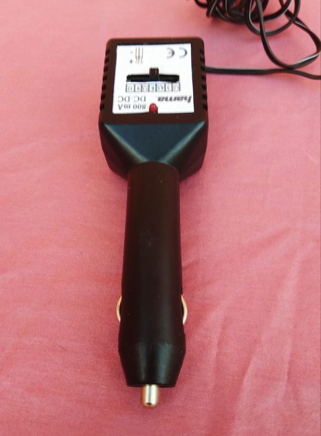 Cargador universal coche + 15 clavijas + fusible