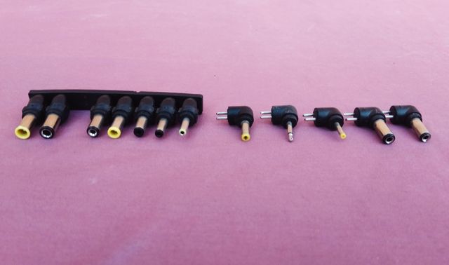 Cargador universal coche + 15 clavijas + fusible