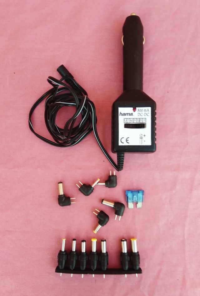 Cargador universal coche + 15 clavijas + fusible