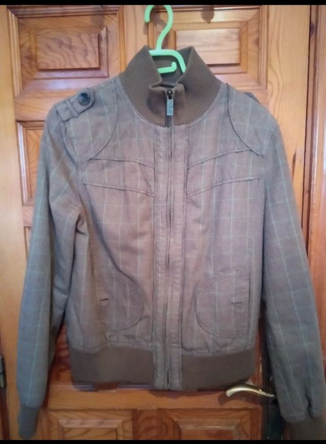 cazadora tipo bomber de cuadros