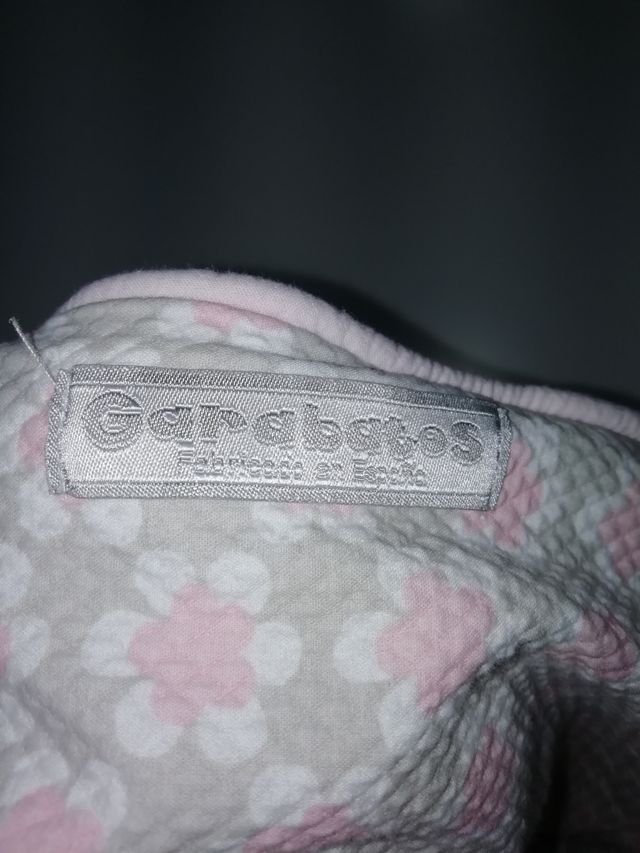 Trapunta, fasciatoio e becher Garabatos