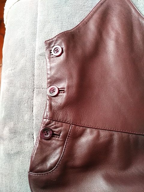 Peto nuevo de piel color burdeos Caramelo 40