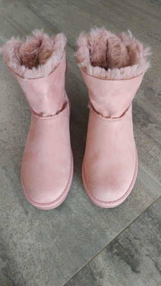 Botas rosas de pelo de borreguito. A ESTRENAR de segunda mano por 28 EUR en  Zaragoza en WALLAPOP