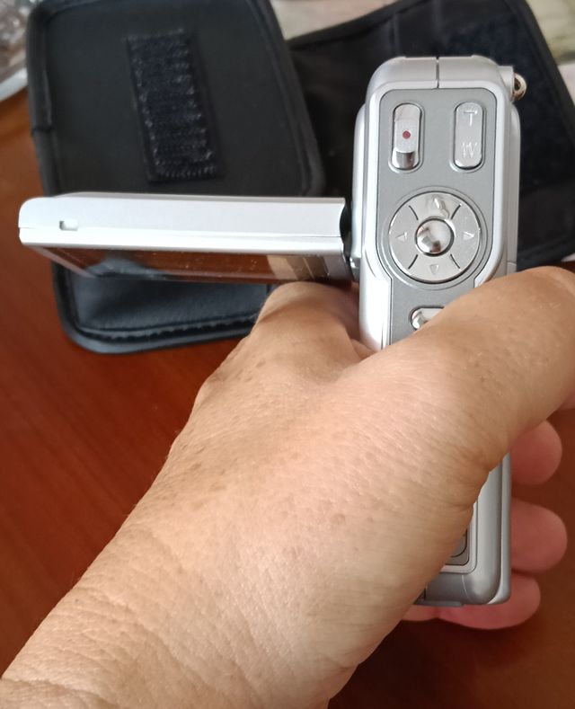 video camara digital. Marca Airis sin uso