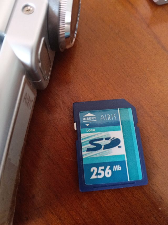 video camara digital. Marca Airis sin uso